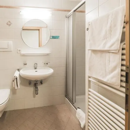 Hotel Stern 2*